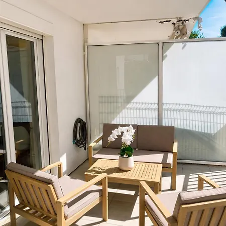 New 2-room With Terrace & Air Conditioning