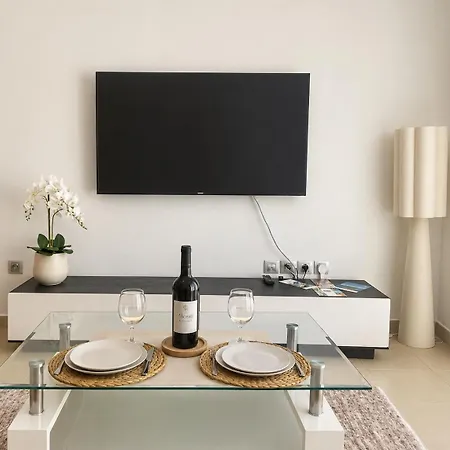 New 2-room With Terrace & Air Conditioning Lejlighed *
